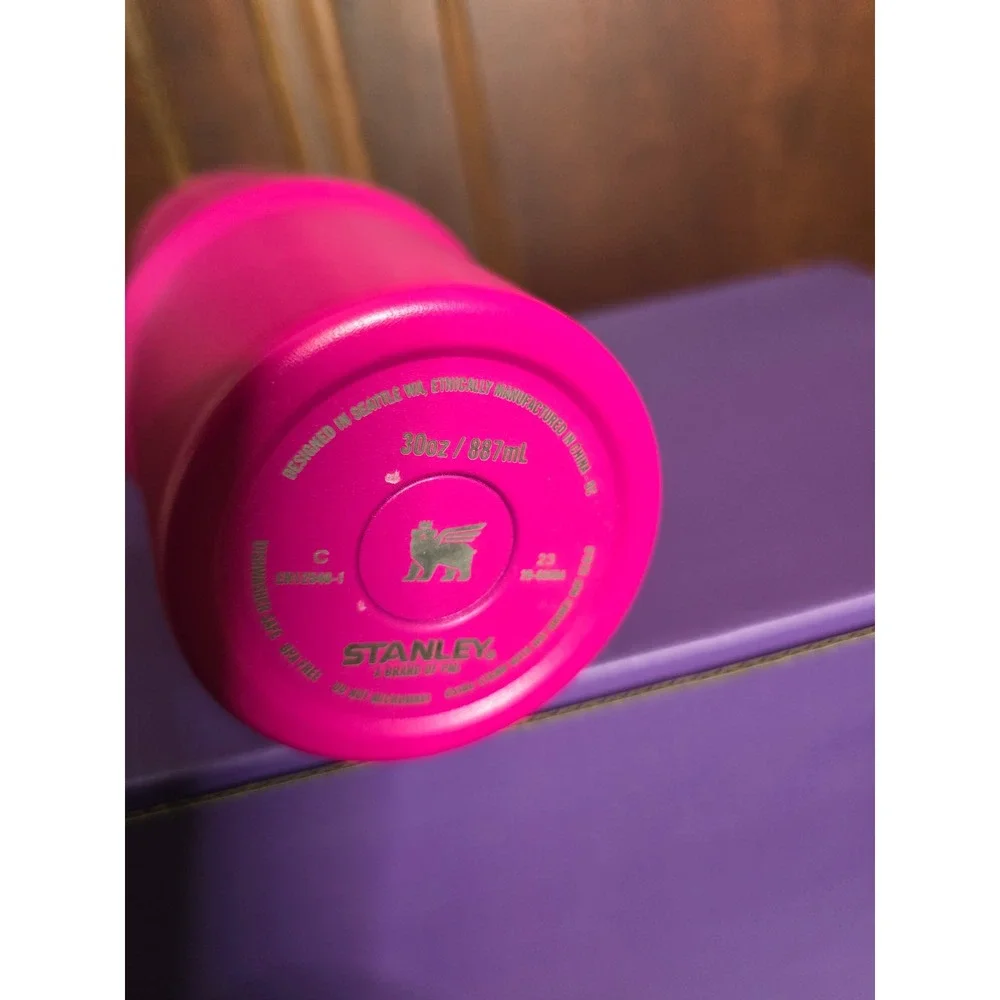 Stanley Quencher H2.0 FlowState Tumbler 30oz Camelia Pink Stainless Steel Mug - Picture 4 of 8
